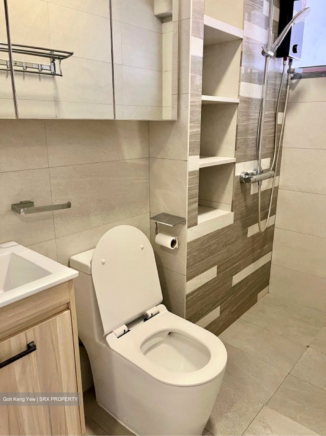 Blk 221 Kovan Green (Hougang), HDB Executive #590363831